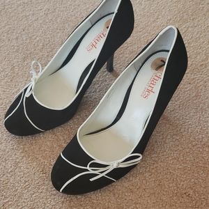 Charles David Black Suede with white piping